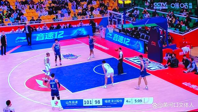 山东男篮在主场击败四川队